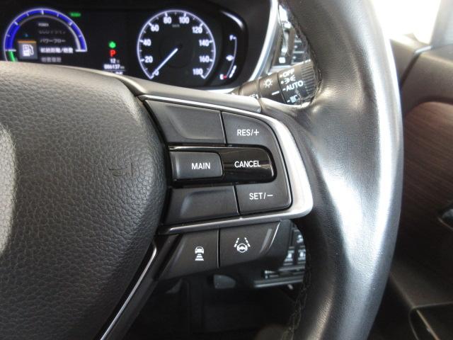 オデッセイハイブリッド ｅ：ＨＥＶアブソルート　禁煙車・スーパープラチナメタリック・８人乗り・デカナビ・ＬＥＤヘッドライト・ホンダセンシング・サイドカーテンエアバック・ＥＴＣ・リヤカメラ　衝突被害軽減ブレーキ　ＬＥＤヘッドランプ　クリアランスソナー（7枚目）