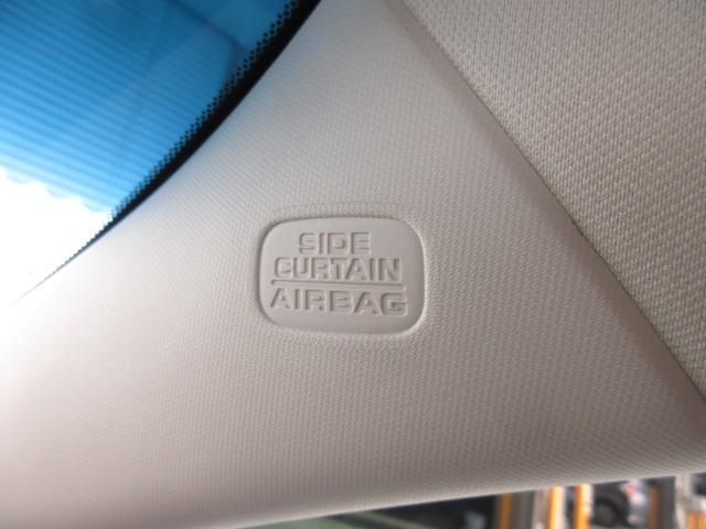 オデッセイハイブリッド ｅ：ＨＥＶアブソルート　禁煙車・スーパープラチナメタリック・８人乗り・デカナビ・ＬＥＤヘッドライト・ホンダセンシング・サイドカーテンエアバック・ＥＴＣ・リヤカメラ　衝突被害軽減ブレーキ　ＬＥＤヘッドランプ　クリアランスソナー（9枚目）