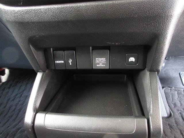 オデッセイハイブリッド ｅ：ＨＥＶアブソルート　禁煙車・スーパープラチナメタリック・８人乗り・デカナビ・ＬＥＤヘッドライト・ホンダセンシング・サイドカーテンエアバック・ＥＴＣ・リヤカメラ　衝突被害軽減ブレーキ　ＬＥＤヘッドランプ　クリアランスソナー（15枚目）