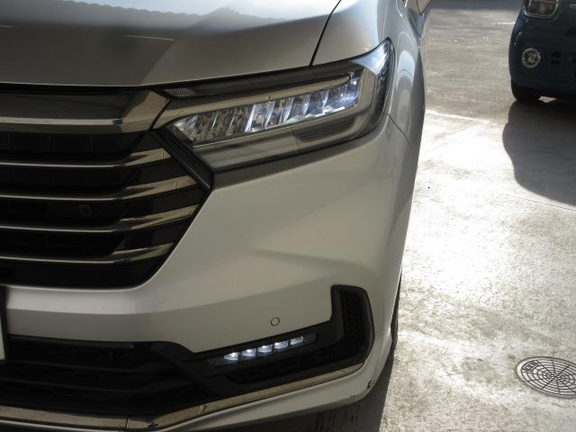 オデッセイハイブリッド ｅ：ＨＥＶアブソルート　禁煙車・スーパープラチナメタリック・８人乗り・デカナビ・ＬＥＤヘッドライト・ホンダセンシング・サイドカーテンエアバック・ＥＴＣ・リヤカメラ　衝突被害軽減ブレーキ　ＬＥＤヘッドランプ　クリアランスソナー（16枚目）