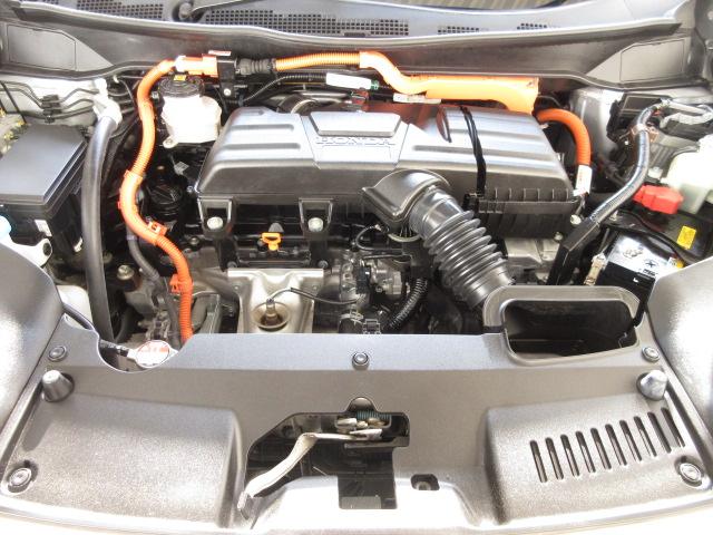 オデッセイハイブリッド ｅ：ＨＥＶアブソルート　禁煙車・スーパープラチナメタリック・８人乗り・デカナビ・ＬＥＤヘッドライト・ホンダセンシング・サイドカーテンエアバック・ＥＴＣ・リヤカメラ　衝突被害軽減ブレーキ　ＬＥＤヘッドランプ　クリアランスソナー（17枚目）