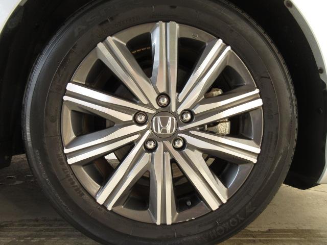 オデッセイハイブリッド ｅ：ＨＥＶアブソルート　禁煙車・スーパープラチナメタリック・８人乗り・デカナビ・ＬＥＤヘッドライト・ホンダセンシング・サイドカーテンエアバック・ＥＴＣ・リヤカメラ　衝突被害軽減ブレーキ　ＬＥＤヘッドランプ　クリアランスソナー（18枚目）