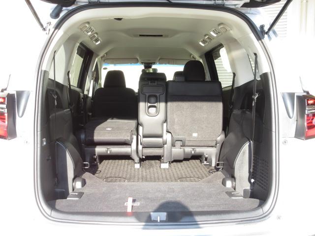 オデッセイハイブリッド ｅ：ＨＥＶアブソルート　禁煙車・スーパープラチナメタリック・８人乗り・デカナビ・ＬＥＤヘッドライト・ホンダセンシング・サイドカーテンエアバック・ＥＴＣ・リヤカメラ　衝突被害軽減ブレーキ　ＬＥＤヘッドランプ　クリアランスソナー（26枚目）