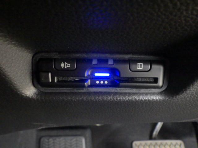 フィット e:HEVホーム 元当社試乗車・フィヨルドミスト・パール・禁煙車・9インチナビ・ETC・サイドエアバッグ・LEDヘッドライト・ホンダセンシング・ 前後誤発進抑制機能 助手席エアバッグ 運転席エアバッグ 1オナ ABS(4枚目)