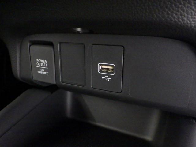 フィット e:HEVホーム 元当社試乗車・フィヨルドミスト・パール・禁煙車・9インチナビ・ETC・サイドエアバッグ・LEDヘッドライト・ホンダセンシング・ 前後誤発進抑制機能 助手席エアバッグ 運転席エアバッグ 1オナ ABS(10枚目)