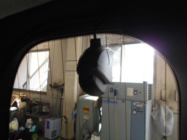 ステップワゴンスパーダ スパーダホンダセンシング　禁煙車　８人乗り　９インチナビ　フリップダウンモニター　ＥＴＣ　ドライブレコーダー　盗難防止　助手席エアバッグ　Ｗパワスラ　記録簿有　リアオートエアコン　地デジ　サイドエアバッグ　ＬＥＤライト　ＵＳＢ（7枚目）