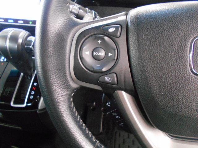 ステップワゴンスパーダ スパーダホンダセンシング　禁煙車　８人乗り　９インチナビ　フリップダウンモニター　ＥＴＣ　ドライブレコーダー　盗難防止　助手席エアバッグ　Ｗパワスラ　記録簿有　リアオートエアコン　地デジ　サイドエアバッグ　ＬＥＤライト　ＵＳＢ（9枚目）