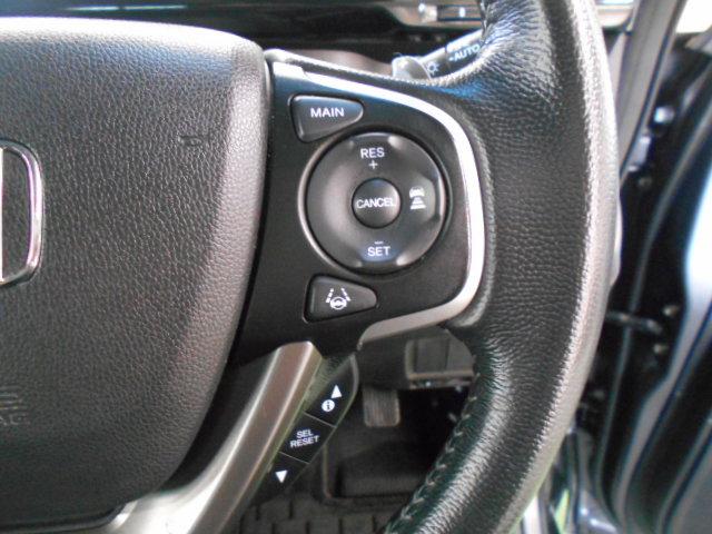 ステップワゴンスパーダ スパーダホンダセンシング　禁煙車　８人乗り　９インチナビ　フリップダウンモニター　ＥＴＣ　ドライブレコーダー　盗難防止　助手席エアバッグ　Ｗパワスラ　記録簿有　リアオートエアコン　地デジ　サイドエアバッグ　ＬＥＤライト　ＵＳＢ（10枚目）