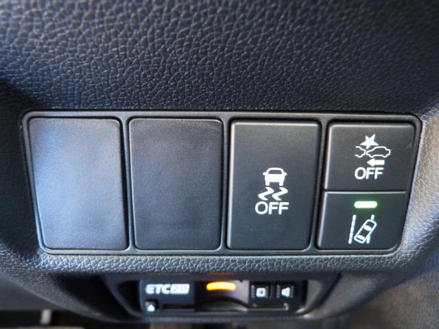 ステップワゴンスパーダ スパーダホンダセンシング　禁煙車　８人乗り　９インチナビ　フリップダウンモニター　ＥＴＣ　ドライブレコーダー　盗難防止　助手席エアバッグ　Ｗパワスラ　記録簿有　リアオートエアコン　地デジ　サイドエアバッグ　ＬＥＤライト　ＵＳＢ（12枚目）