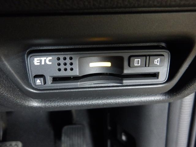 ステップワゴンスパーダ スパーダ・クールスピリット　禁煙車　純正９インチナビ　ＬＥＤヘッドライト　Ｒカメラ　ＥＴＣ　ＬＥＤヘッドライト　両電動スライドドア　追突軽減ブレーキ　スマキー　フルセグテレビ　盗難防止システム　サイドエアバック　ナビＴＶ　ＤＶＤ（6枚目）