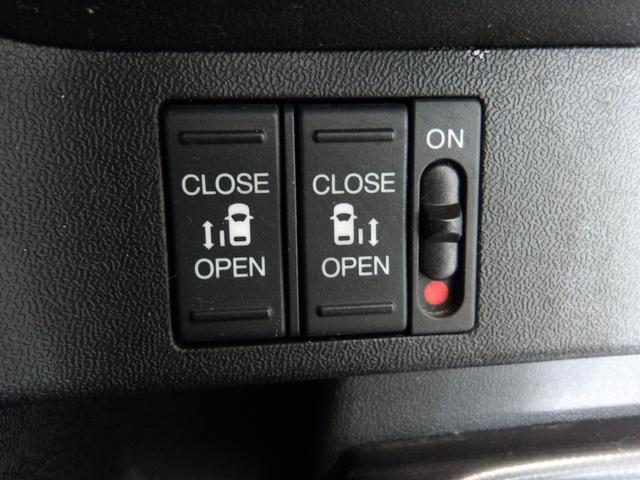 ステップワゴンスパーダ スパーダ・クールスピリット　禁煙車　純正９インチナビ　ＬＥＤヘッドライト　Ｒカメラ　ＥＴＣ　ＬＥＤヘッドライト　両電動スライドドア　追突軽減ブレーキ　スマキー　フルセグテレビ　盗難防止システム　サイドエアバック　ナビＴＶ　ＤＶＤ（17枚目）