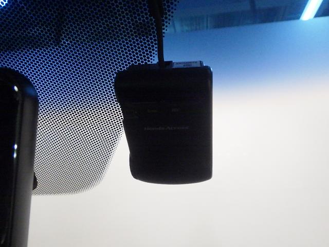 ステップワゴンスパーダ スパーダ・クールスピリット　禁煙車　両電動スライドドア　シートＨ　追突軽減ブレーキ　スマキー　Ｂカメ　Ｗエアコン　フルセグテレビ　盗難防止システム　サイドエアバック　ナビＴＶ　アクティブクルーズコントロール　キーフリー　ＤＶＤ（5枚目）