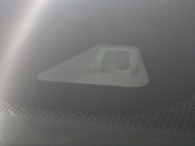 ステップワゴンスパーダ スパーダ・クールスピリット　禁煙車　両電動スライドドア　シートＨ　追突軽減ブレーキ　スマキー　Ｂカメ　Ｗエアコン　フルセグテレビ　盗難防止システム　サイドエアバック　ナビＴＶ　アクティブクルーズコントロール　キーフリー　ＤＶＤ（9枚目）