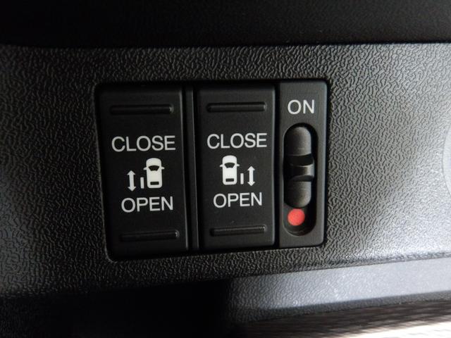 ステップワゴンスパーダ スパーダ・クールスピリットホンダセンシング　禁煙車　９インチ純正ナビ　ＥＴＣ　スマートキー　シートヒーター　Ｒカメラ　サイドエアバック　左右電動スライドドア　バックモニタ　地ＴＶ　ナビ＆ＴＶ　三列シート　助手席エアバッグ　ドライブレコーダ（7枚目）