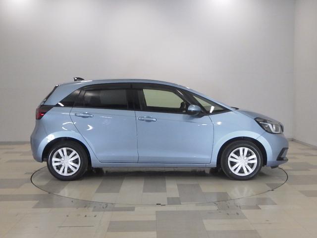 フィット ｅ：ＨＥＶホーム　禁煙車　前後誤発進抑制機能　クリソナ　助手席エアバッグ　運転席エアバッグ　１オナ　アイドリングストップ　ＬＥＤライト　ＵＳＢ接続　バックカメラ　ＡＢＳ　サイドエアバッグ　オートクルーズコントロール（32枚目）