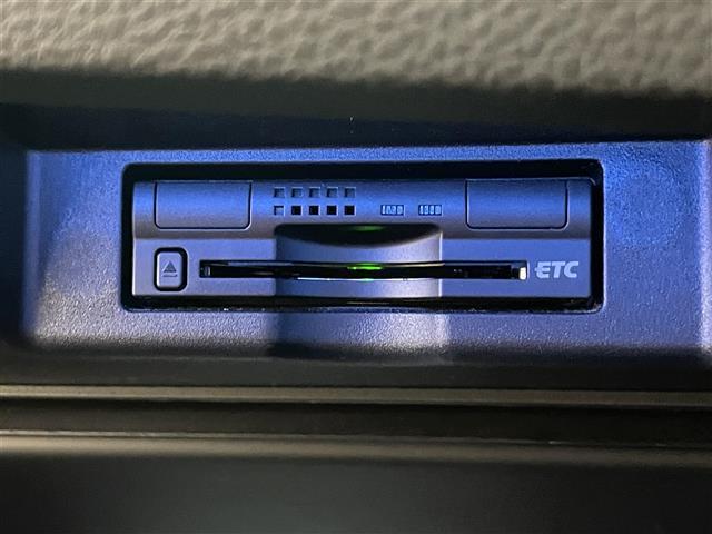 プレミアム　純正ＳＤナビ　フルセグ　Ｂｌｕｅｔｏｏｔｈ　ＣＤ　ＤＶＤ　バックカメラ　ビルトインＥＴＣ　クルーズコントロール　ハーフレザーシート　パワーシート　電動リアゲート　ＬＥＤヘッドライト　ＬＥＤフォグランプ(13枚目)