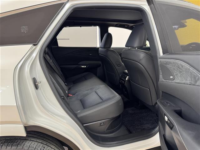 ＲＸ ＲＸ３５０ｈ　バージョンＬ　メーカー純正ナビ　パノラミックビューモニター　パワーバックドア　Ｂｌｕｅｔｏｏｔｈ　フルセグＴＶ　サンルーフ　ヘッドアップディスプレイ　ミラー一体型前後ドライブレコーダー　ＥＴＣ２．０　パドルシフト（22枚目）