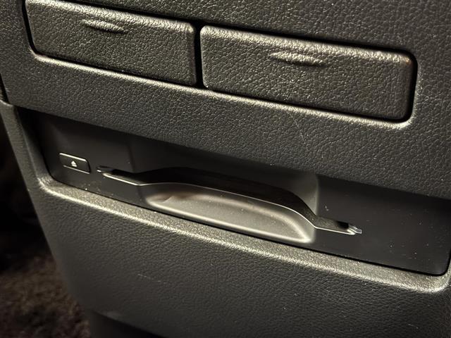 エルグランド 250ハイウェイスターアーバンクロム メーカー純正ナビ アラウンドビューモニター フリップダウンモニター 両側電動スライドドア Bluetooth フルセグTV ミュージックサーバー USB  HIDヘッドライト ETC 純正フロアマット(35枚目)