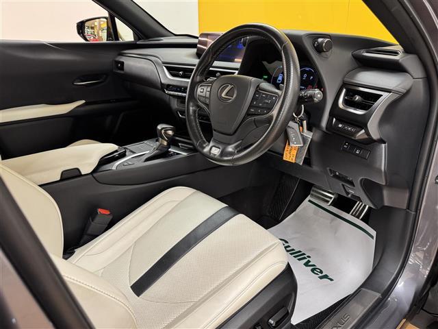 UX UX250h Fスポーツ メーカー純正ナビ パノラミックビューモニター パワーバックドア ETC2.0 シートメモリー 前席シートヒーター ハンドルヒーター サンルーフ 前後ドライブレコーダー Bluetooth フルセグTV(16枚目)