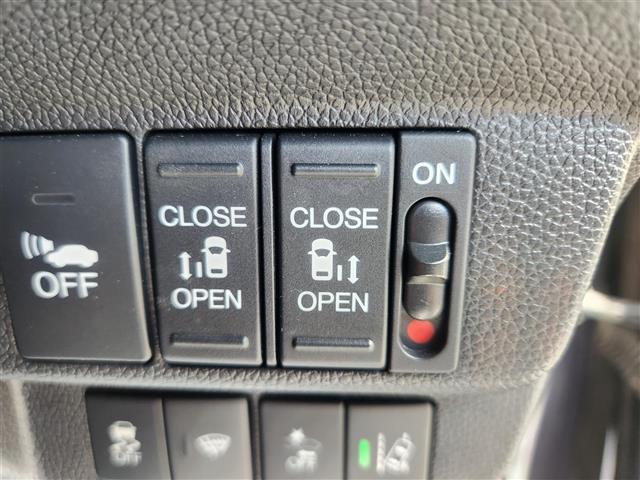 フリードハイブリッド ハイブリッド・EX 禁煙車 バックモニター アダプティブクルコン 衝突被害軽減 車線逸脱防止 誤発進抑制 LEDオートライト 純正9型ナビTV 両側パワスラ ビルトインETC 半革シート 前席シートヒーター スマートキー(5枚目)