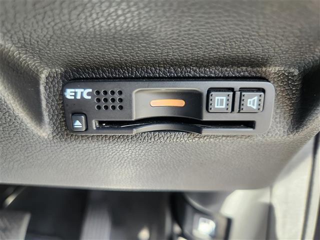 フリードハイブリッド ハイブリッド・EX 禁煙車 バックモニター アダプティブクルコン 衝突被害軽減 車線逸脱防止 誤発進抑制 LEDオートライト 純正9型ナビTV 両側パワスラ ビルトインETC 半革シート 前席シートヒーター スマートキー(8枚目)