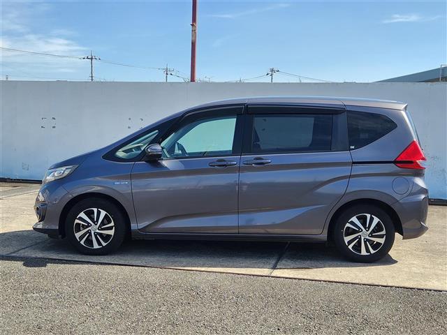 フリードハイブリッド ハイブリッド・EX 禁煙車 バックモニター アダプティブクルコン 衝突被害軽減 車線逸脱防止 誤発進抑制 LEDオートライト 純正9型ナビTV 両側パワスラ ビルトインETC 半革シート 前席シートヒーター スマートキー(17枚目)