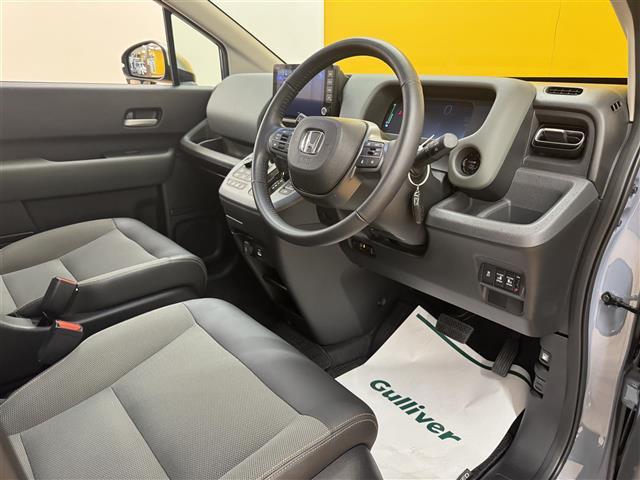 フリード e:HEVクロスター ホンダセンシング ブラインドスポットインフォメーション 純正9インチナビ フルセグTV マルチビューカメラシステム ビルトインETC ドライブレコーダー 両側パワースライドドア 黒革 シートヒーター(14枚目)