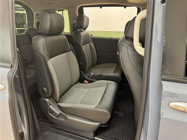 フリード e:HEVクロスター ホンダセンシング ブラインドスポットインフォメーション 純正9インチナビ フルセグTV マルチビューカメラシステム ビルトインETC ドライブレコーダー 両側パワースライドドア 黒革 シートヒーター(16枚目)