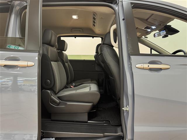 フリード e:HEVクロスター ホンダセンシング ブラインドスポットインフォメーション 純正9インチナビ フルセグTV マルチビューカメラシステム ビルトインETC ドライブレコーダー 両側パワースライドドア 黒革 シートヒーター(17枚目)