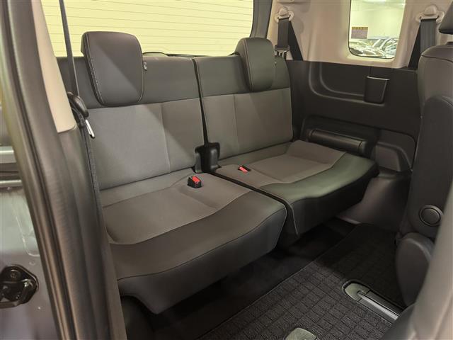 フリード e:HEVクロスター ホンダセンシング ブラインドスポットインフォメーション 純正9インチナビ フルセグTV マルチビューカメラシステム ビルトインETC ドライブレコーダー 両側パワースライドドア 黒革 シートヒーター(18枚目)