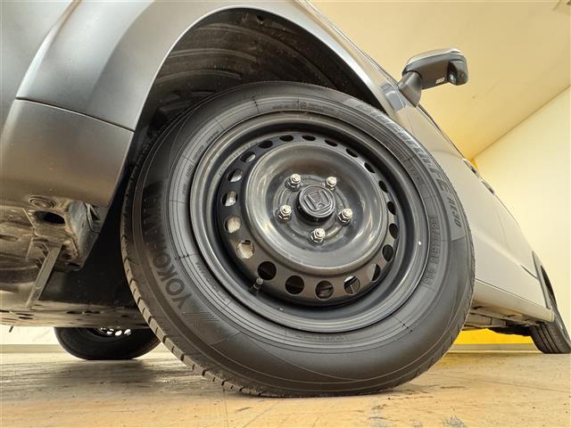 フリード e:HEVクロスター ホンダセンシング ブラインドスポットインフォメーション 純正9インチナビ フルセグTV マルチビューカメラシステム ビルトインETC ドライブレコーダー 両側パワースライドドア 黒革 シートヒーター(24枚目)