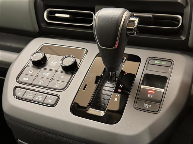 フリード e:HEVクロスター ホンダセンシング ブラインドスポットインフォメーション 純正9インチナビ フルセグTV マルチビューカメラシステム ビルトインETC ドライブレコーダー 両側パワースライドドア 黒革 シートヒーター(36枚目)