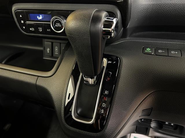 N-BOXカスタム G・EXターボホンダセンシング 純正7インチナビ バックカメラ 両側電動スライドドア パドルシフト 衝突軽減ブレーキ LEDヘッドライト LEDフォグランプ 純正ドライブレコーダー ETC リアコーナーセンサー クルーズコントロール(10枚目)