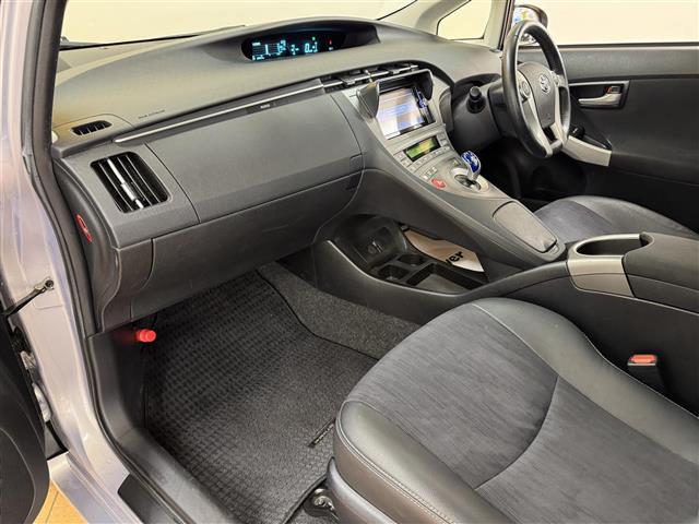 プリウス G 純正7インチナビ フルセグTV BT バックカメラ ビルトインETC ブラックハーフレザーシート ステアリングスイッチ クルーズコントロール スマートキー プッシュスタート LEDヘッドライト(18枚目)