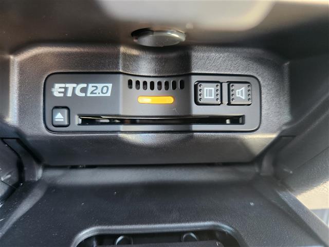 レジェンド ベースグレード 禁煙車 サンルーフ 全方位モニタ アダプティブクルコン 衝突被害軽減 車線逸脱防止支援 誤発進抑制 LEDオートライト 純正ナビTV ETC2.0 黒革シート シートヒーター 前席Pシート/エアシート(7枚目)