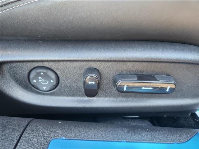 レジェンド ベースグレード 禁煙車 サンルーフ 全方位モニタ アダプティブクルコン 衝突被害軽減 車線逸脱防止支援 誤発進抑制 LEDオートライト 純正ナビTV ETC2.0 黒革シート シートヒーター 前席Pシート/エアシート(9枚目)