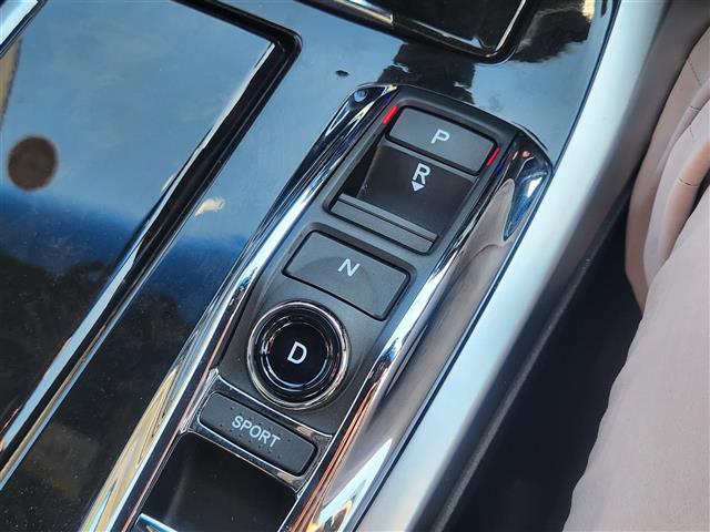 レジェンド ベースグレード 禁煙車 サンルーフ 全方位モニタ アダプティブクルコン 衝突被害軽減 車線逸脱防止支援 誤発進抑制 LEDオートライト 純正ナビTV ETC2.0 黒革シート シートヒーター 前席Pシート/エアシート(28枚目)