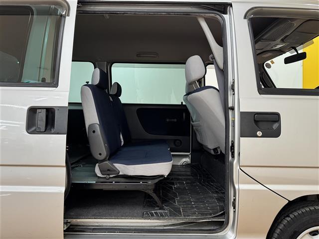 サンバーディアス ディアス スーパーチャージャー スーパーチャージャー 5速MT CDオーディオ CD/FM/AM 両側スライドドア 純正フロアマット 純正ドアバイザー 純正ホイールキャップ リモコンキー(6枚目)