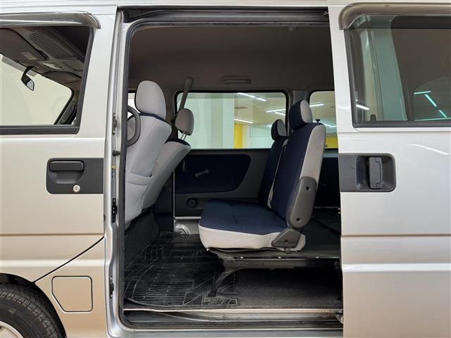 サンバーディアス ディアス スーパーチャージャー スーパーチャージャー 5速MT CDオーディオ CD/FM/AM 両側スライドドア 純正フロアマット 純正ドアバイザー 純正ホイールキャップ リモコンキー(7枚目)