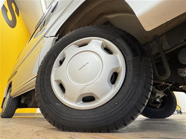 サンバーディアス ディアス スーパーチャージャー スーパーチャージャー 5速MT CDオーディオ CD/FM/AM 両側スライドドア 純正フロアマット 純正ドアバイザー 純正ホイールキャップ リモコンキー(16枚目)