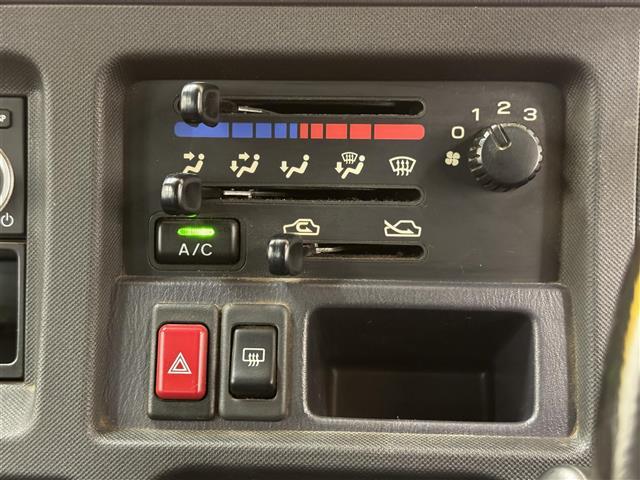 サンバーディアス ディアス スーパーチャージャー スーパーチャージャー 5速MT CDオーディオ CD/FM/AM 両側スライドドア 純正フロアマット 純正ドアバイザー 純正ホイールキャップ リモコンキー(29枚目)