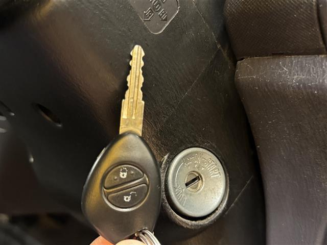 サンバーディアス ディアス スーパーチャージャー スーパーチャージャー 5速MT CDオーディオ CD/FM/AM 両側スライドドア 純正フロアマット 純正ドアバイザー 純正ホイールキャップ リモコンキー(34枚目)