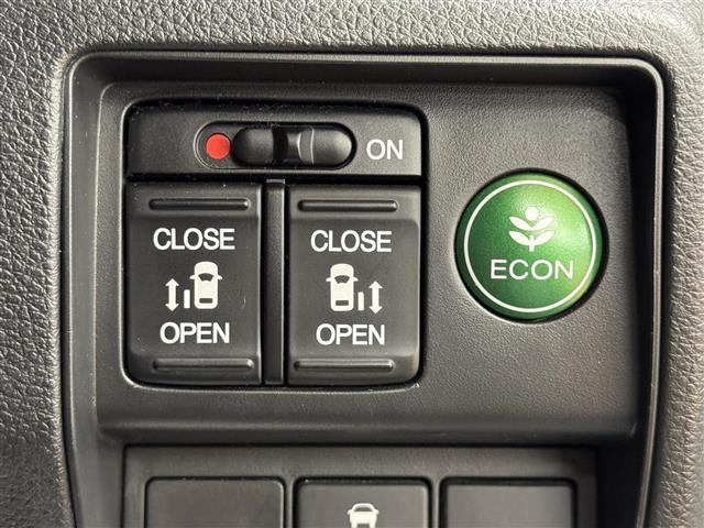 オデッセイ アブソルート・２０ｔｈアニバーサリー　純正９インチナビ　バックカメラ　クルーズコントロール　両側電動スライドドア　フリップダウンモニター　ＬＥＤヘッドライト　フォグランプ　Ｂｌｕｅｔｏｏｔｈ　フルセグＴＶ　ミュージックサーバー　ＥＴＣ（8枚目）