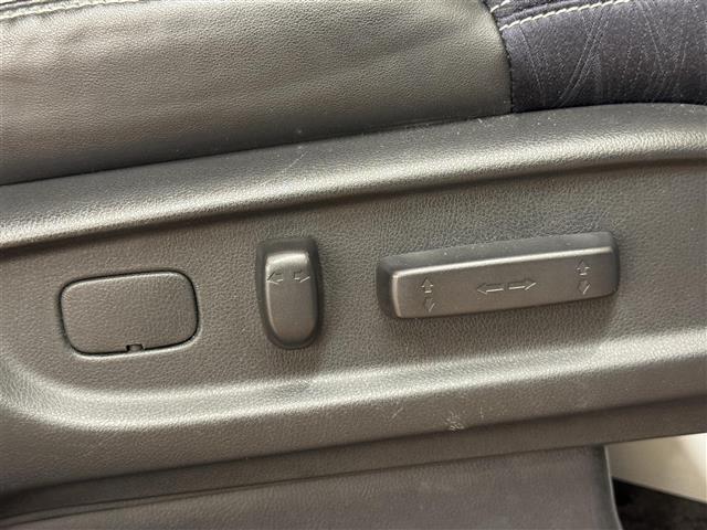 オデッセイ アブソルート・２０ｔｈアニバーサリー　純正９インチナビ　バックカメラ　クルーズコントロール　両側電動スライドドア　フリップダウンモニター　ＬＥＤヘッドライト　フォグランプ　Ｂｌｕｅｔｏｏｔｈ　フルセグＴＶ　ミュージックサーバー　ＥＴＣ（10枚目）