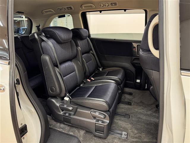 オデッセイ アブソルート・２０ｔｈアニバーサリー　純正９インチナビ　バックカメラ　クルーズコントロール　両側電動スライドドア　フリップダウンモニター　ＬＥＤヘッドライト　フォグランプ　Ｂｌｕｅｔｏｏｔｈ　フルセグＴＶ　ミュージックサーバー　ＥＴＣ（15枚目）