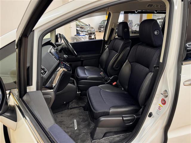 オデッセイ アブソルート・２０ｔｈアニバーサリー　純正９インチナビ　バックカメラ　クルーズコントロール　両側電動スライドドア　フリップダウンモニター　ＬＥＤヘッドライト　フォグランプ　Ｂｌｕｅｔｏｏｔｈ　フルセグＴＶ　ミュージックサーバー　ＥＴＣ（19枚目）