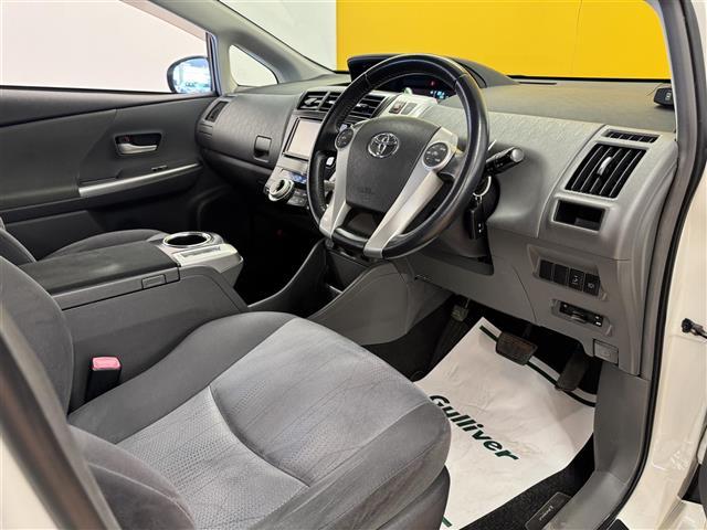 プリウスアルファ Ｇ　純正ＨＤＤナビ　フルセグ　ＣＤ　ＤＶＤ　Ｂｌｕｔｏｏｔｈ　ＨＤＤ　ＡＭ　ＦＭ　バックカメラ　クルーズコントロール　コーナーセンサー　ＬＥＤヘッドライト　ステアリングスイッチ　純正フロアマット（13枚目）