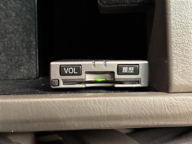 クラウンエステート アスリートV プレミアムスポーツセレクション メーカーナビ CD TAPE トラクションコントロール パドルシフト サンルーフ ヒーターミラー 純正エアロ ETC 純正フロアマット 純正ドアバイザー 純正16インチアルミホイール(7枚目)