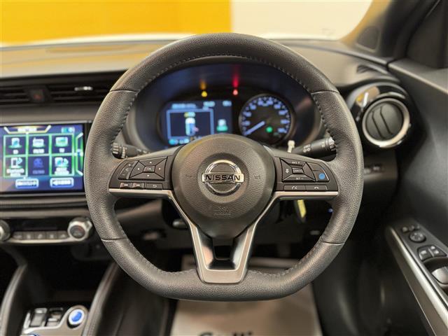 キックス X 純正9型ナビ アラウンドビューモニター プロパイロット 衝突軽減 デジタルインナーミラー ブラックハーフレザーシート LED フォグランプ 本革巻きステアリング スマートキー2本 前後ドラレコ ETC(33枚目)
