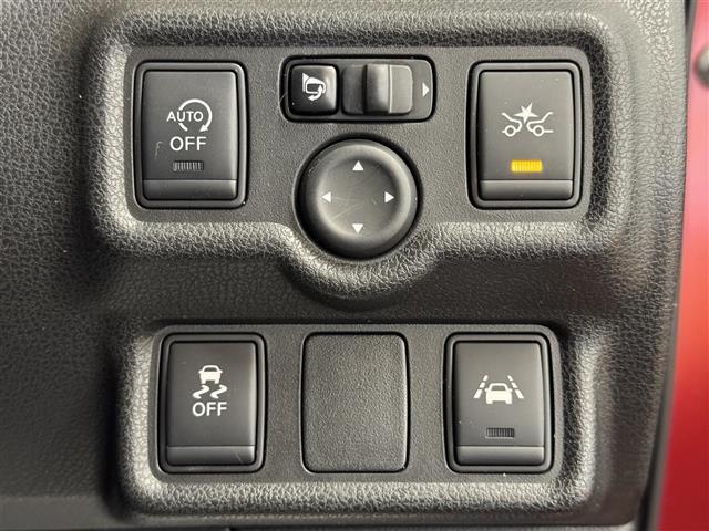 ノート Ｘ　エアロスタイル　純正ナビ　全方位モニター　車線逸脱警報　衝突軽減ブレーキ　ステアリングスイッチ　アームレスト　プッシュスタート　スマートキー　電動格納ミラー　前方ドライブレコーダー　純正フロアマット　オートライト（4枚目）